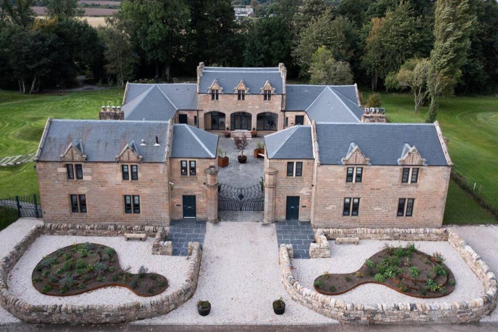 Stunning 1820s Stables Converted Appartement EDI